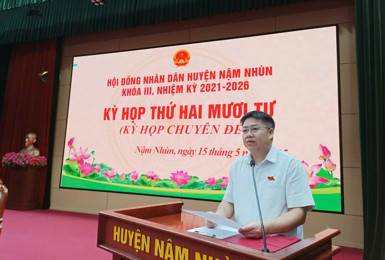 Đồng chí Vàng A Dơ – Phó Chủ tịch HĐND huyện Nậm Nhùn phát biểu bế mạc Kỳ họp.