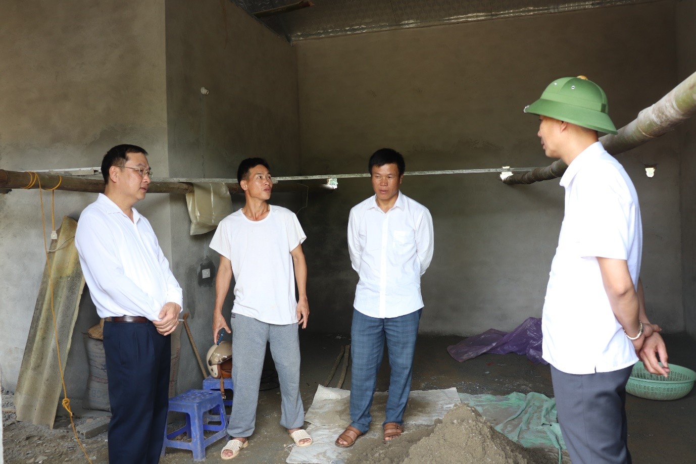 động viên hộ gia đình đẩy nhanh tiến độ công trình